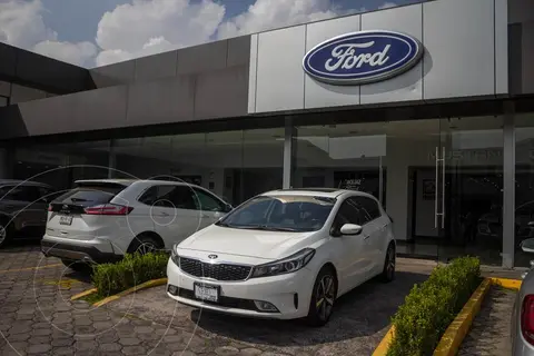foto Kia Forte Hatchback SX usado (2018) color Blanco precio $295,000