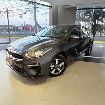 Kia Forte Hatchback 2.0L EX Aut usado (2021) color Gris financiado en mensualidades(enganche $77,662 mensualidades desde $5,939)