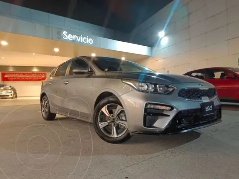 Kia Forte Hatchback 2.0L EX usado (2021) color Gris precio $318,000