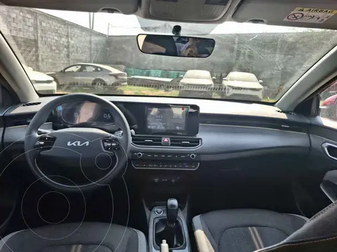 Kia Forte Sedan LX Aut usado (2021) color Gris precio $284,000