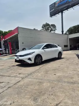 Kia Forte Sedan 1.6L GT Aut usado (2022) color Blanco precio $379,000