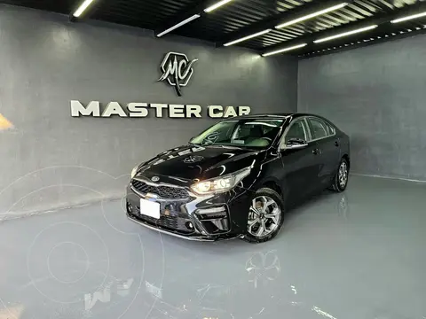 Kia Forte Sedan EX Aut usado (2020) color Negro precio $289,000