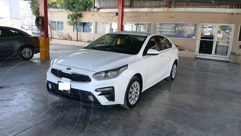 Kia Forte Sedan L usado (2021) color Blanco precio $213,000