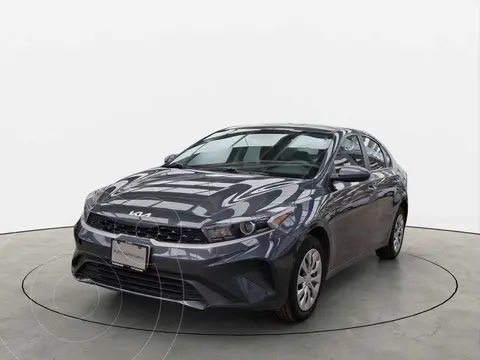 Kia Forte Sedan 2.0L LX usado (2023) color Gris financiado en mensualidades(enganche $60,060 mensualidades desde $5,925)