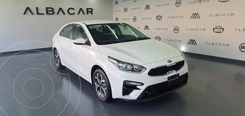 foto Kia Forte Sedán 2.0L EX Aut usado (2020) color Blanco precio $339,900