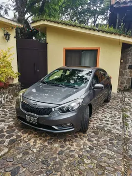 Kia Forte Sedan SX Aut usado (2016) color Gris precio $180,000