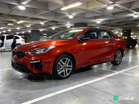 Kia Forte Sedan GT Line Aut usado (2020) color Naranja precio $300,000