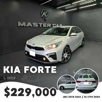 Kia Forte Sedan L usado (2019) color plateado precio $229,000