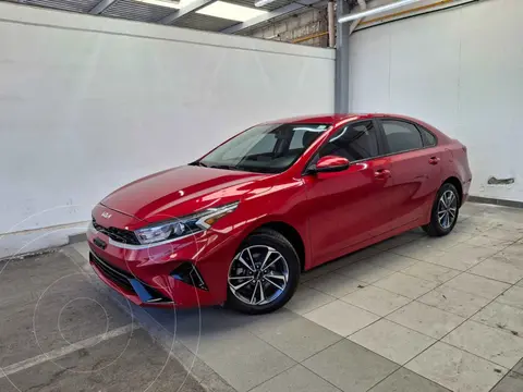 Kia Forte Sedan 2.0L LX Aut usado (2023) color Rojo financiado en mensualidades(enganche $92,378 mensualidades desde $7,930)