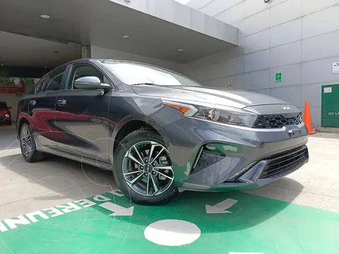 Kia Forte Sedan 2.0L EX Aut usado (2024) color Gris Oscuro precio $442,900