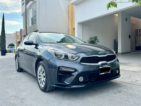 Kia Forte Sedan L Aut usado (2020) color Gris Metalico precio $230,000