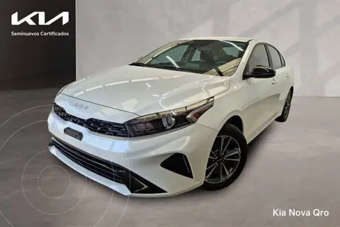 Kia Forte Sedan 2.0L LX Aut usado (2024) color Blanco financiado en mensualidades(enganche $96,738 mensualidades desde $8,304)