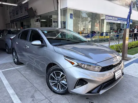 Kia Forte Sedan 2.0L LX usado (2023) color Gris precio $336,000