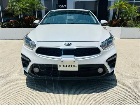 Kia Forte Sedan LX Aut usado (2021) color Blanco financiado en mensualidades(enganche $52,580 mensualidades desde $6,395)