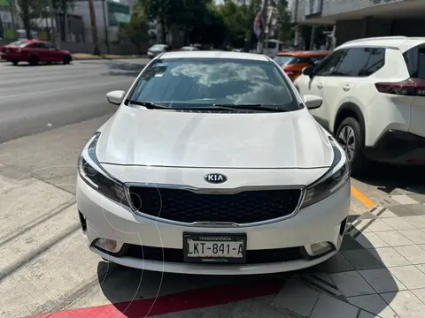 Kia Forte Sedan LX usado (2018) color Blanco precio $230,000