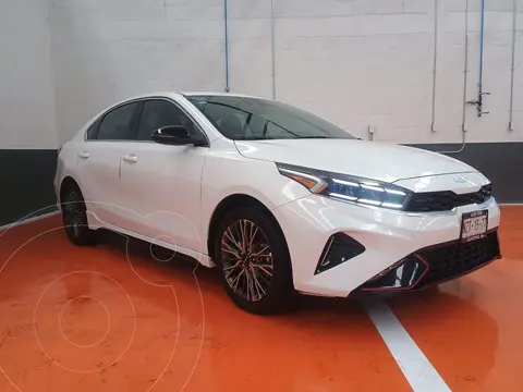 Kia Forte Sedan 2.0L GT Line Aut usado (2022) color Blanco precio $355,000
