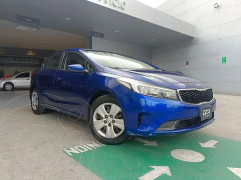 Kia Forte Sedan L usado (2018) color Azul precio $180,000