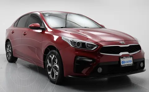 foto Kia Forte Sedán LX usado (2020) color Rojo precio $323,000