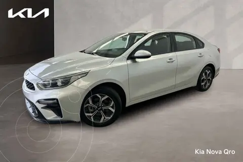 Kia Forte Sedan LX Aut usado (2020) color Plata financiado en mensualidades(enganche $73,575 mensualidades desde $6,316)