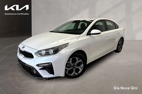 Kia Forte Sedan LX Aut usado (2020) color Blanco precio $290,000