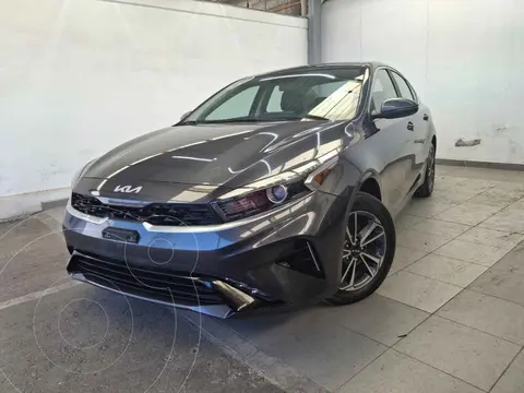 Kia Forte Sedan 2.0L EX Aut usado (2023) color Gris precio $345,000