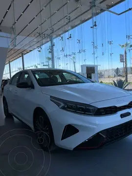 Kia Forte Sedan TURBO GT usado (2024) color Blanco Nieve Perla precio $450,000