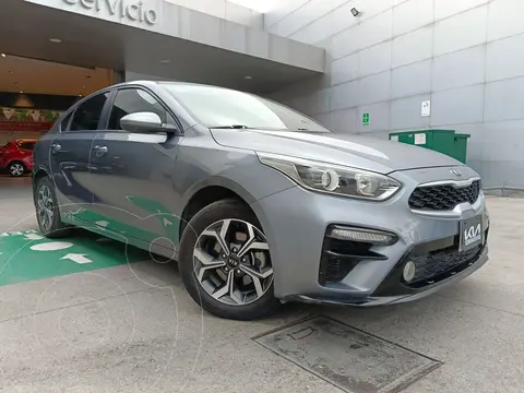 Kia Forte Sedan LX usado (2020) color Gris precio $272,000