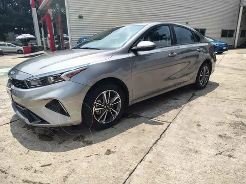 Kia Forte Sedan 2.0L LX usado (2023) color Gris precio $329,000