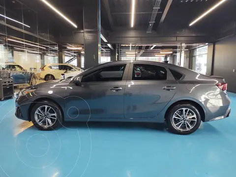 Kia Forte Sedan 2.0L LX usado (2022) color Gris precio $315,000