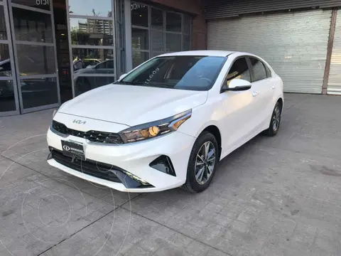 Kia Forte Sedan 2.0L EX Aut usado (2023) color Blanco precio $355,000