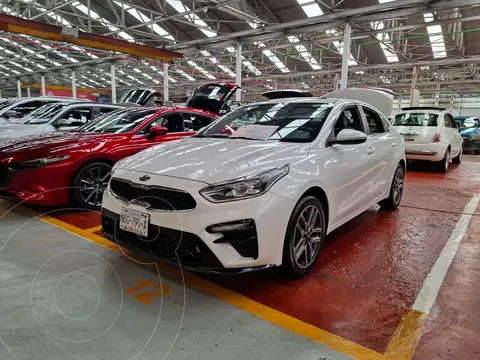 Kia Forte Sedan EX Aut usado (2019) color Blanco financiado en mensualidades(enganche $70,000 mensualidades desde $6,300)