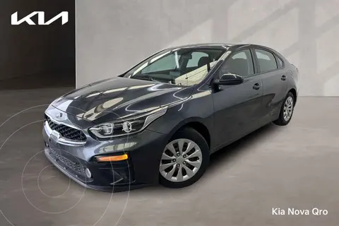 Kia Forte Sedan L usado (2020) color Gris precio $243,000