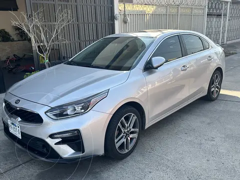 Kia Forte Sedan EX Aut usado (2019) color Plata precio $260,000