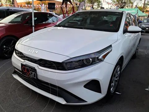 Kia Forte Sedan 2.0L LX usado (2022) color Blanco precio $280,000