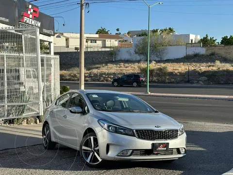 Kia Forte Sedan SX Aut usado (2017) color Plata precio $238,000