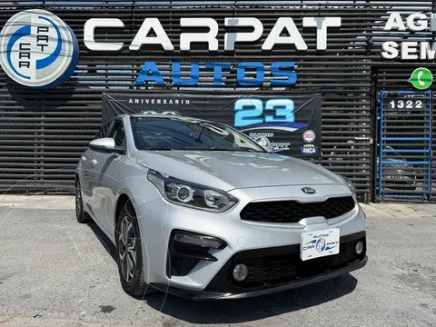 Kia Forte Sedan LX Aut usado (2021) color plateado financiado en mensualidades(enganche $59,180 mensualidades desde $6,168)