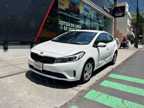 Kia Forte Sedan L usado (2017) color Blanco precio $174,000
