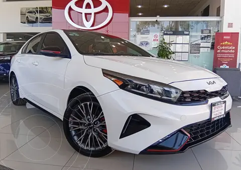 Kia Forte Sedan 1.6L GT Aut usado (2023) color Blanco financiado en mensualidades(enganche $165,110 mensualidades desde $7,093)