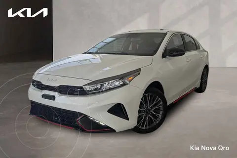 Kia Forte Sedan 2.0L GT Line Aut usado (2023) color Blanco precio $400,000