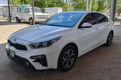 Kia Forte Sedan L usado (2021) color Blanco Perla precio $255,000