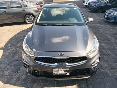 Kia Forte Sedan HB EX usado (2021) color Gris Oscuro precio $285,000