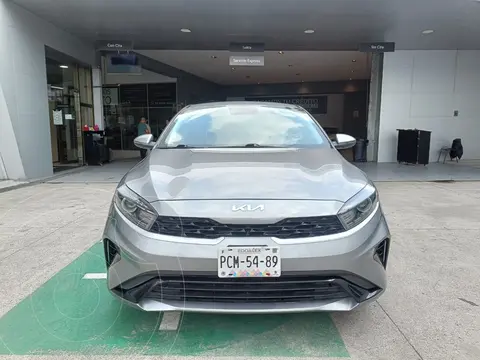 Kia Forte Sedan 2.0L LX usado (2022) color Gris precio $283,000