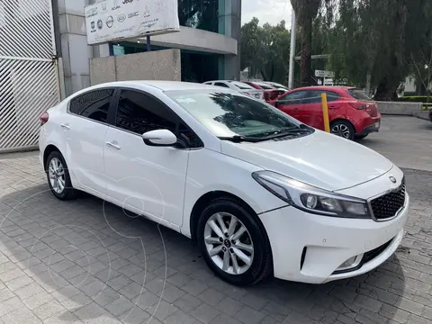 foto Kia Forte Sedán EX Aut usado (2017) color Blanco precio $220,000