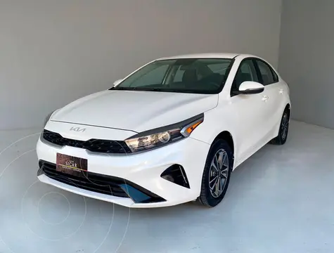 Kia Forte Sedan 2.0L LX usado (2023) color Blanco precio $289,000