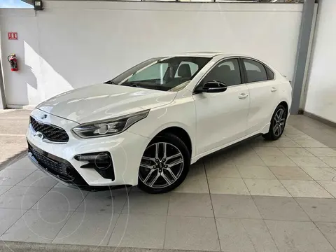 Kia Forte Sedan GT Line Aut usado (2020) color Blanco financiado en mensualidades(enganche $89,652 mensualidades desde $7,696)