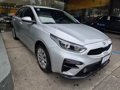 Kia Forte Sedan L Aut usado (2021) color Gris Metalico precio $272,000