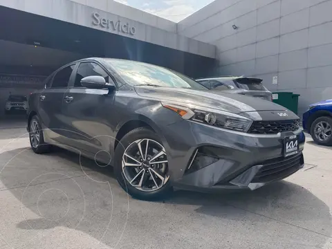 Kia Forte Sedan 2.0L LX usado (2023) color Gris precio $330,000