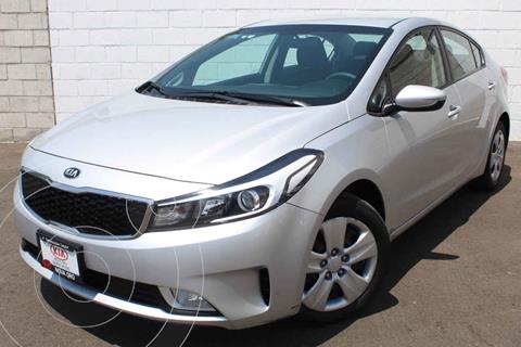 foto Kia Forte Sedán LX usado (2017) color Plata precio $208,000