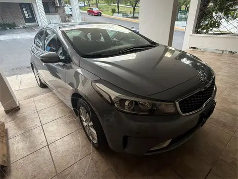 Kia Forte Sedan EX usado (2018) color Gris precio $195,000