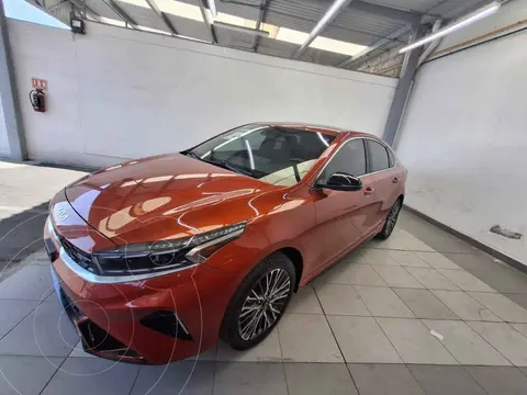 Kia Forte Sedan 1.6L GT Aut usado (2023) color Naranja financiado en mensualidades(enganche $103,550 mensualidades desde $8,889)